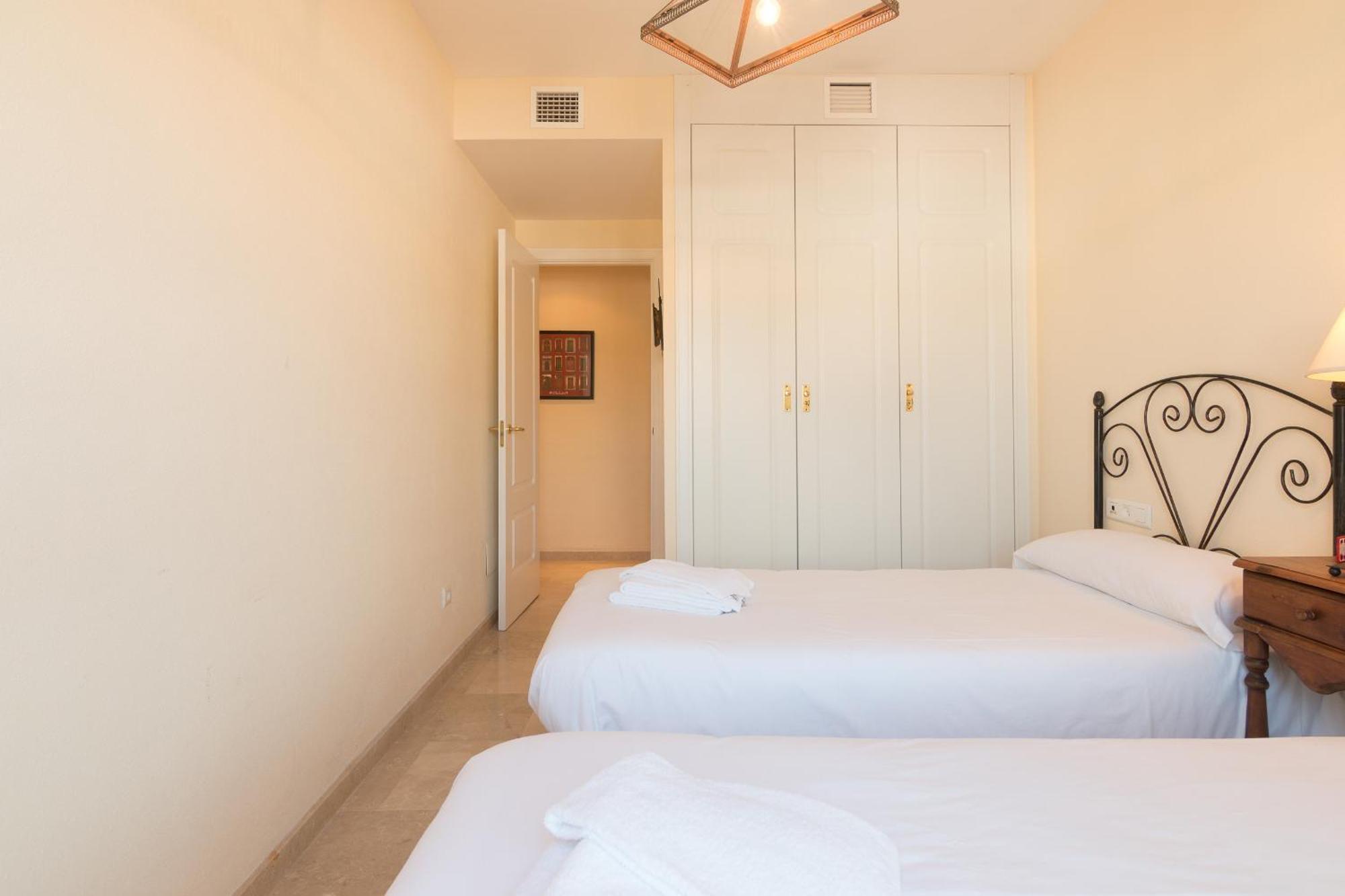 2233-Lovely 2 Bedrooms On The Beach, Pool And Port Manilva Luaran gambar